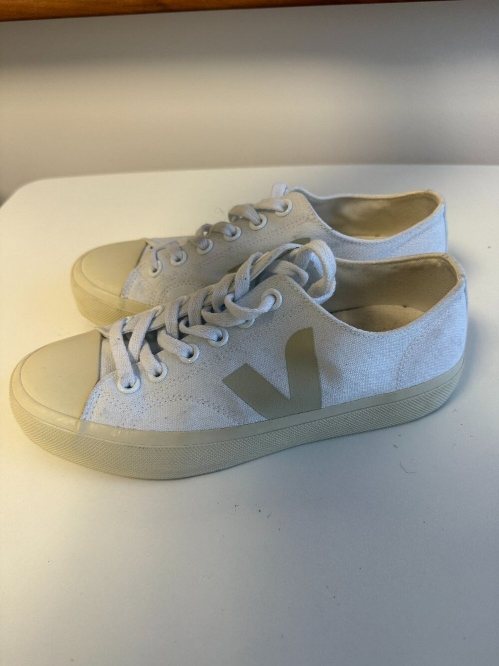Veja Wata White Canvas Sneakers Sz 8
